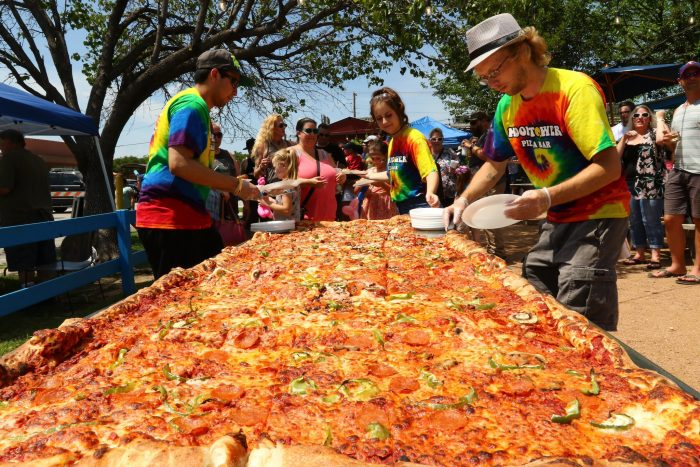 moontower pizza - world's largest commercially available pizza