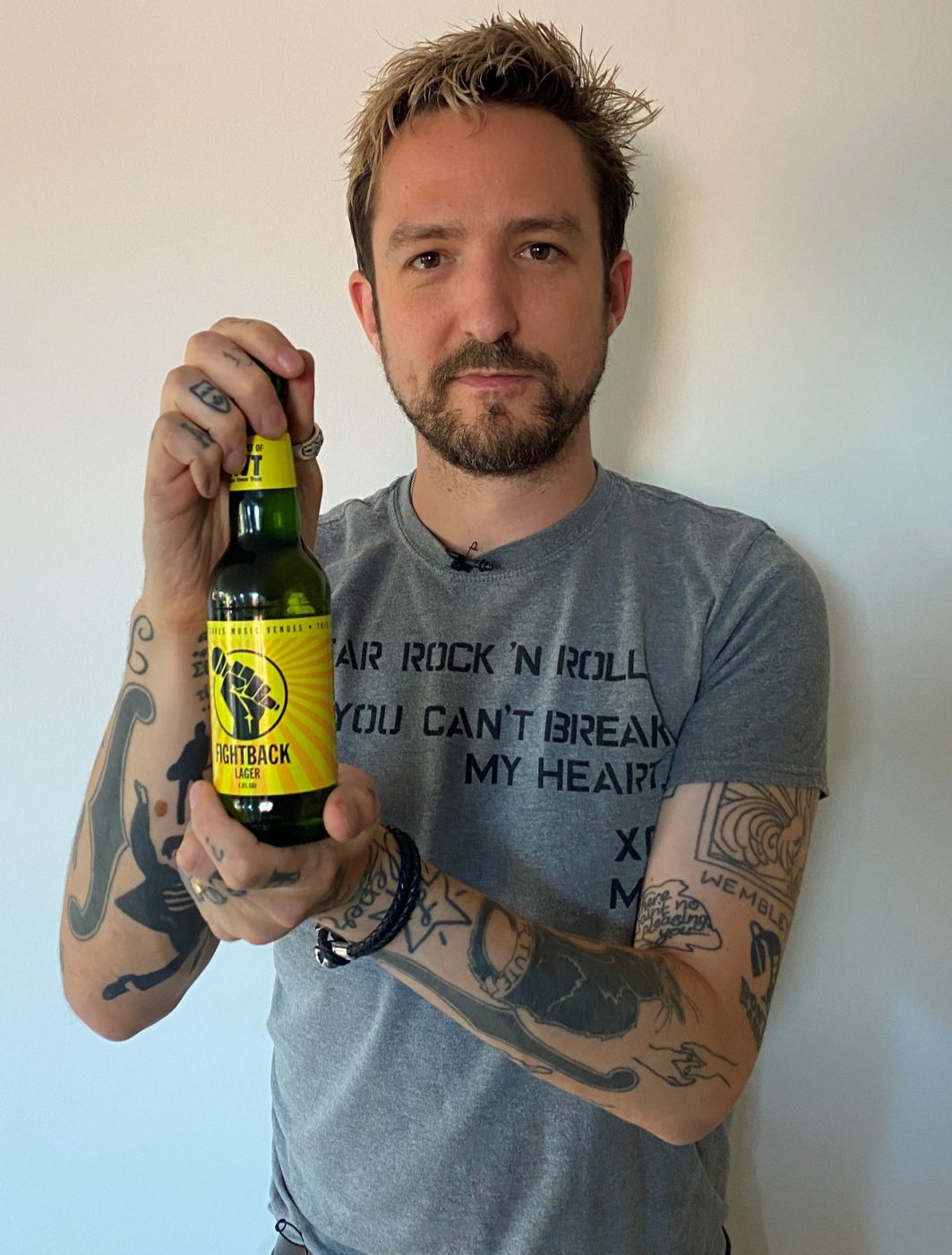 Frank Turner supports Music Venue Trust buy Fightback Beers, 